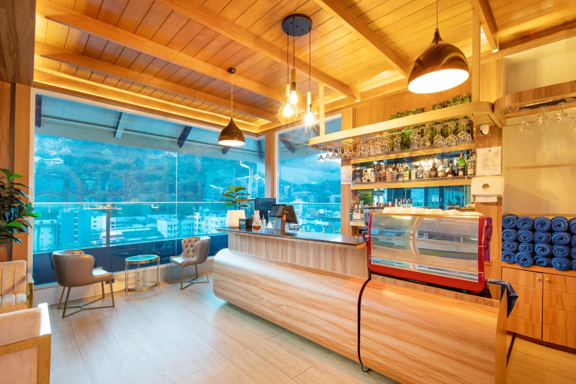 Sira Grande Hotel & Spa Patong Exteriér fotografie