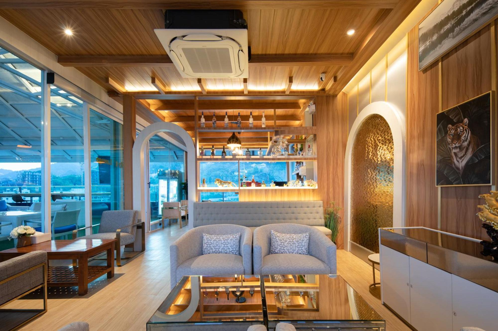 Sira Grande Hotel & Spa Patong Exteriér fotografie
